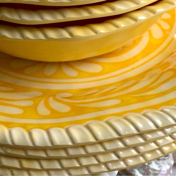 New! Melamine Dinner Plates - Picture 3 of 4